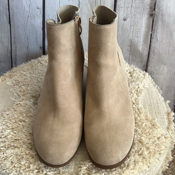 Light tan microsuede booties - Picture 2 of 4